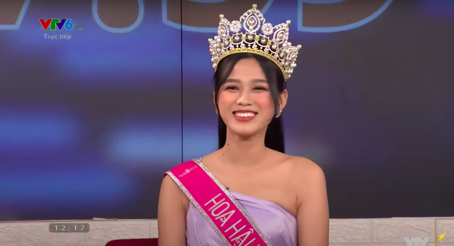 Khi Đỗ Thị Hà đăng quang, Hoa hậu Tiểu Vy đã ghé vào tai nói 1 câu: Giờ mới được hé lộ! - Ảnh 2.