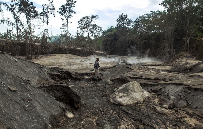 Hậu quả kinh hoàng của vụ phun trào núi lửa ở Indonesia - Ảnh 3.