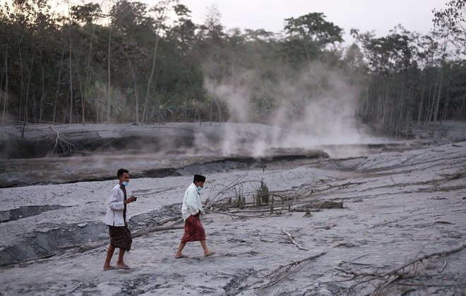 Hậu quả kinh hoàng của vụ phun trào núi lửa ở Indonesia - Ảnh 7.