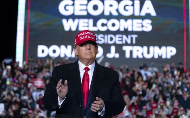Tổng thống Trump trong một cuộc vận động ở Georgia. Ảnh: Reuters.