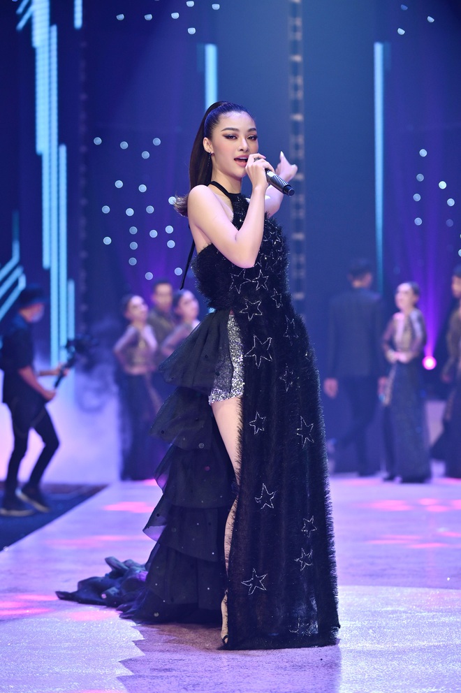 Hoa hậu Lương Thùy Linh xuất hiện bên dàn trai đẹp - Ảnh 6.
