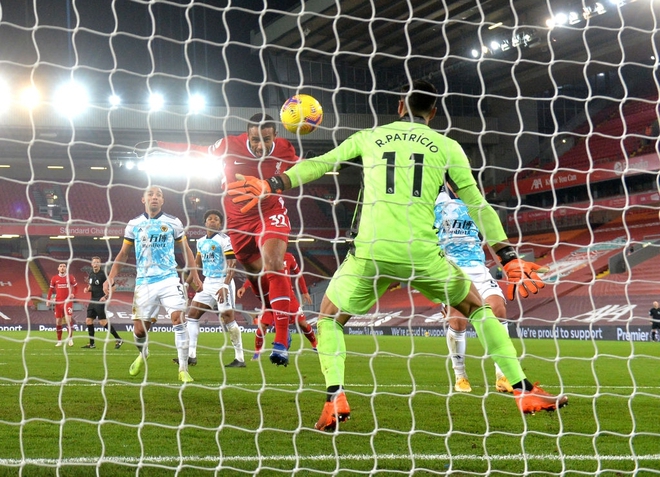 Liverpool 4-0 Wolves: The Kop mở tiệc cùng 2.000 fan ở Anfield - Ảnh 11.