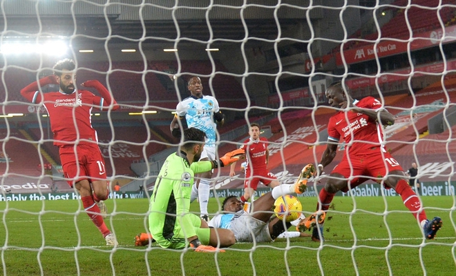 Liverpool 4-0 Wolves: The Kop mở tiệc cùng 2.000 fan ở Anfield - Ảnh 15.