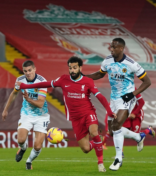 Liverpool 4-0 Wolves: The Kop mở tiệc cùng 2.000 fan ở Anfield - Ảnh 3.