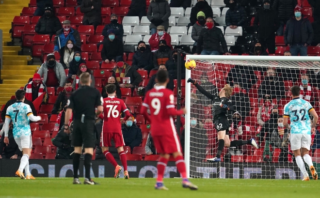 Liverpool 4-0 Wolves: The Kop mở tiệc cùng 2.000 fan ở Anfield - Ảnh 9.