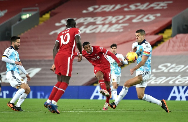 Liverpool 4-0 Wolves: The Kop mở tiệc cùng 2.000 fan ở Anfield - Ảnh 10.