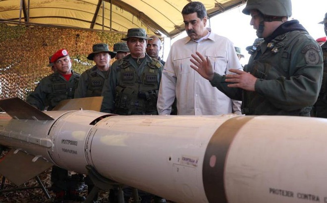 Tổng thống Venezuela Nicolas Maduro tại một cuộc tập trận ở Charallave, Venezuela, ngày 10/2/2019. Ảnh: Reuters