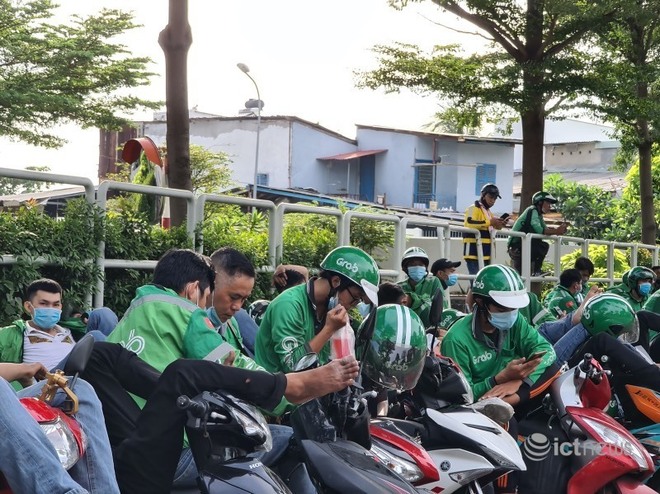 Tại sao Grab tăng giá, Be và Gojek chưa tăng? - Ảnh 1.