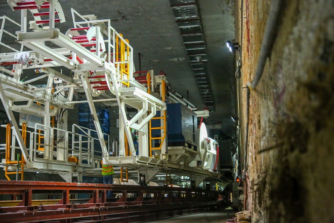 Cận cảnh lắp ráp robot nặng 840 tấn đào hầm tuyến đường sắt đô thị Nhổn - ga Hà Nội - Ảnh 14.