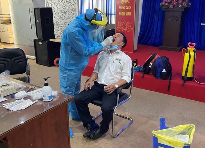 Cần 10 nghìn người có nguy cơ cao với SARS-CoV-2 để thử nghiệm vaccine COVID-19, Việt Nam làm thế nào để đạt đủ số mẫu? - Ảnh 1.