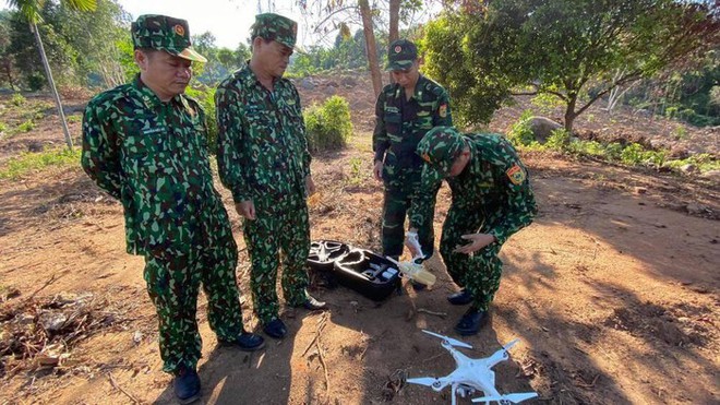 Truy bắt phạm nhân Triệu Quân Sự vượt ngục: Tàu qua đèo Hải Vân đi 15km/h, có thể xảy ra chuyện đu bám tẩu thoát? - Ảnh 1.