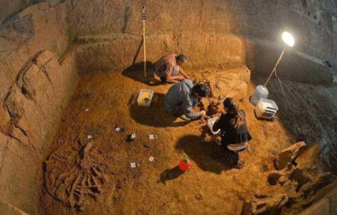 Chuyên gia ngỡ ngàng phát hiện sự thật về lọ thuốc tìm thấy trong mộ cổ ngàn năm - Ảnh 1.