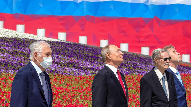 [ẢNH, VIDEO] TT Putin lần đầu tái xuất trước công chúng sau hơn 2 tháng tránh dịch COVID-19 - Ảnh 6.