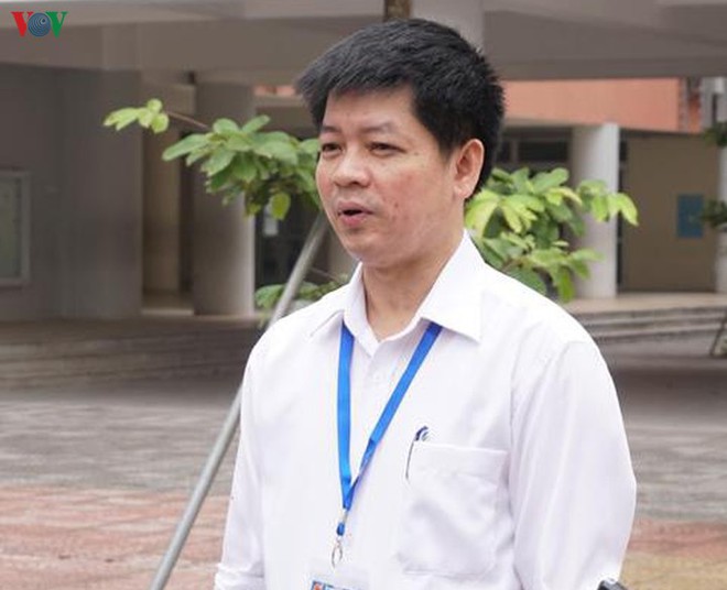Hà Nội chọn 10.000 giáo viên tham gia, gấp rút chuẩn bị thi Tốt nghiệp - Ảnh 1.
