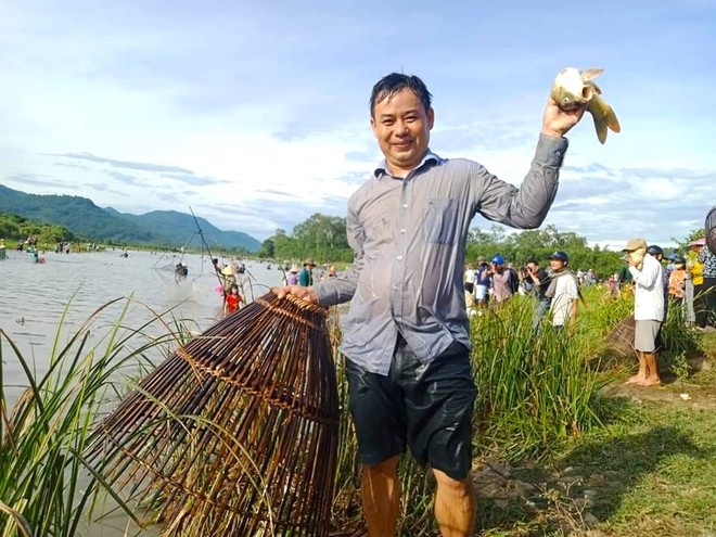 Sau tiếng hú lớn, cả làng ào xuống đầm Vực đánh cá - Ảnh 16.