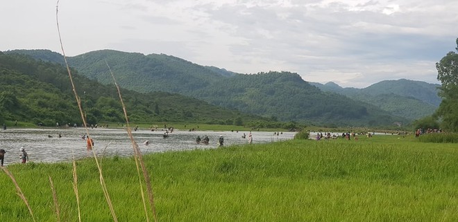 Sau tiếng hú lớn, cả làng ào xuống đầm Vực đánh cá - Ảnh 1.