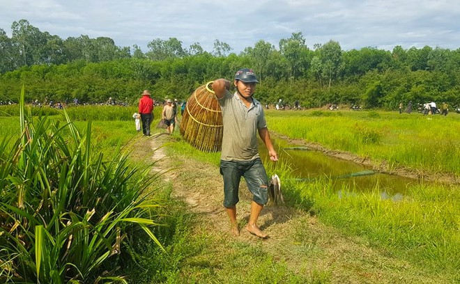 Sau tiếng hú lớn, cả làng ào xuống đầm Vực đánh cá - Ảnh 25.