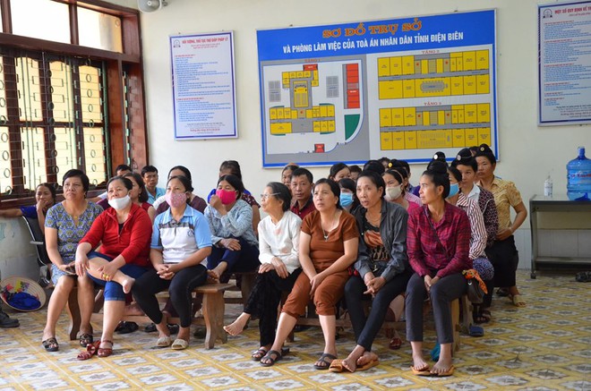 Phúc thẩm vụ nữ sinh giao gà ở Điện Biên: Thân hình tiều tụy, tóc bạc trắng, Bùi Thị Kim Thu không thể đứng được - Ảnh 5.