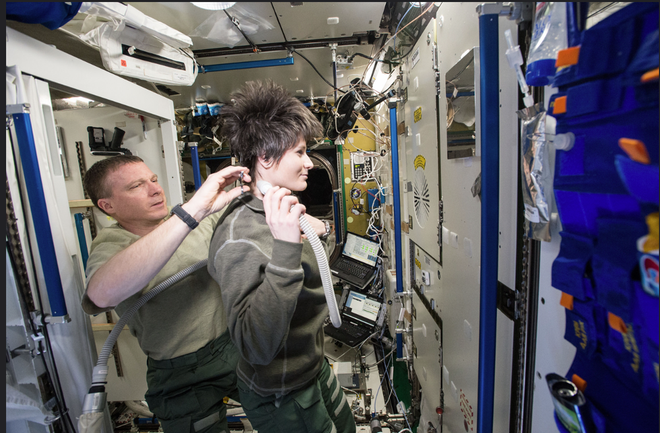 Bất ngờ với cuộc sống khác thường trên trạm vũ trụ ISS - Ảnh 9.
