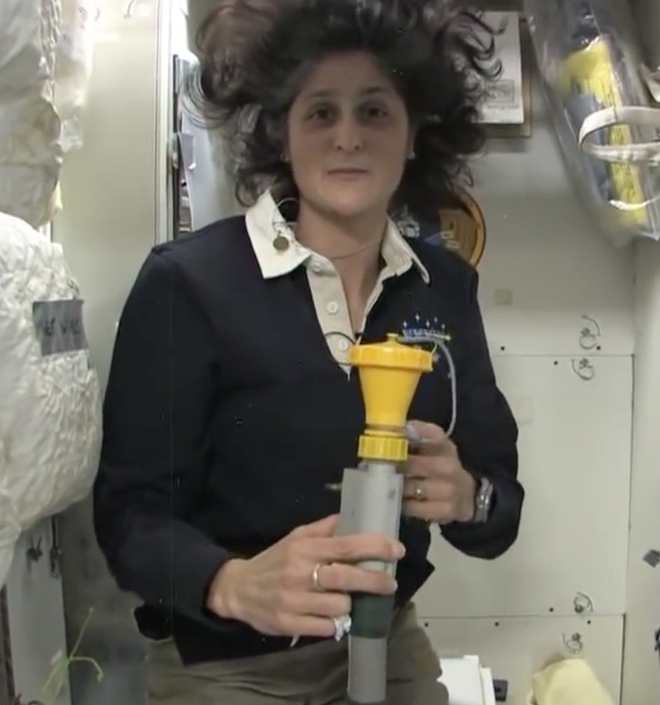 Bất ngờ với cuộc sống khác thường trên trạm vũ trụ ISS - Ảnh 18.