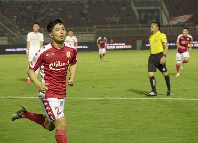 KẾT THÚC TP.HCM 3-0 Viettel: Vợ chưa cưới đến sân, Công Phượng tỏa sáng rực rỡ - Ảnh 3.