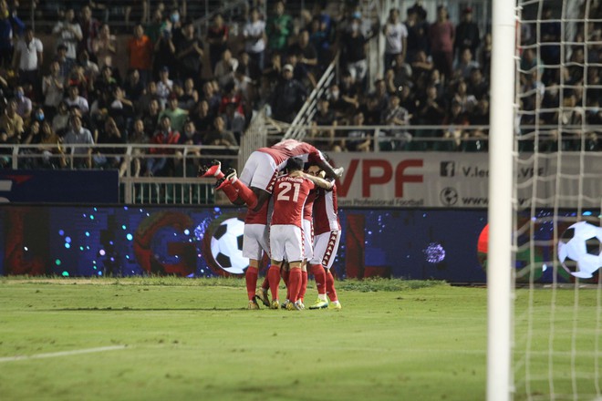 KẾT THÚC TP.HCM 3-0 Viettel: Vợ chưa cưới đến sân, Công Phượng tỏa sáng rực rỡ - Ảnh 4.