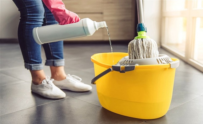 Đừng dùng nước sạch để lau nhà, hãy sử dụng loại nước này đảm bảo sàn nhà sạch bong kin kít - Ảnh 2.