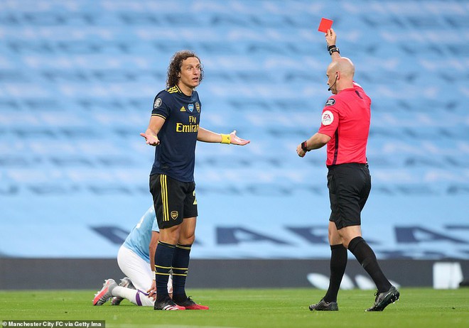 Premier League trở lại, David Luiz lập tức gây sốc với cú đúp tan cửa nát nhà - Ảnh 2.