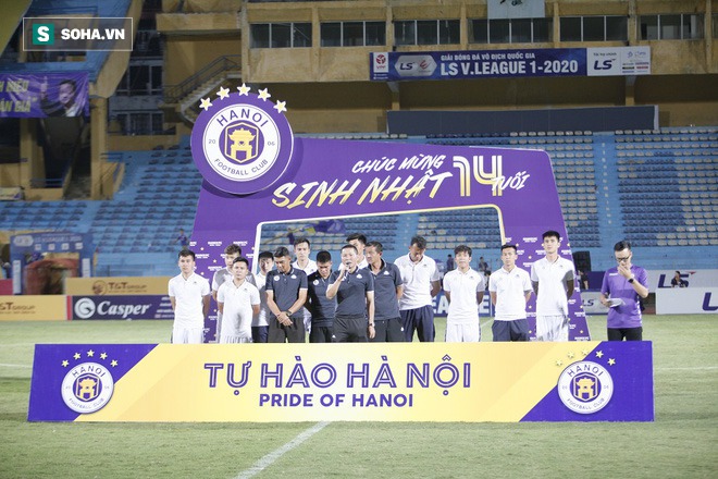 Bầu Hiển trầm ngâm ở sinh nhật buồn của Hà Nội FC, nhắc nhở BHL đội cho mục tiêu vô địch - Ảnh 1.