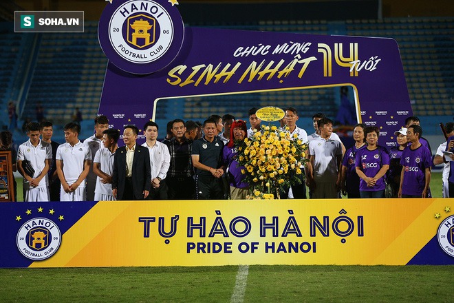 Bầu Hiển trầm ngâm ở sinh nhật buồn của Hà Nội FC, nhắc nhở BHL đội cho mục tiêu vô địch - Ảnh 7.