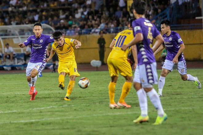 Chân dung cầu thủ phá hỏng tiệc sinh nhật của Hà Nội FC - Ảnh 1.