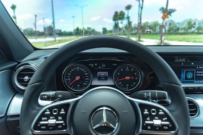 Mua lại Mercedes-Benz E 200 Sport mới chạy 2.000km, đại gia Việt lời tới nửa tỉ đồng - Ảnh 19.