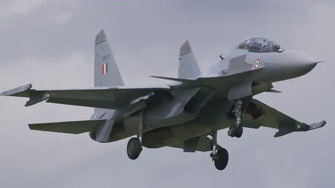 Hoàn Cầu: Vũ khí Trung Quốc chấp tất MiG-29, Su-30 hay Mirage 2000 của Ấn Độ! - Ảnh 1.