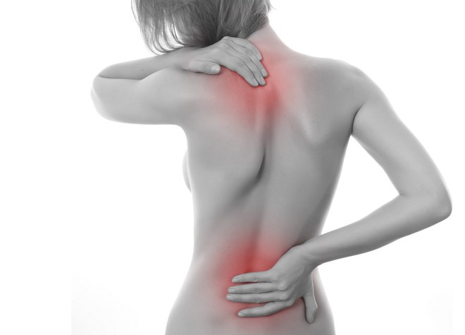 Bệnh đau lưng tấn công người trẻ nặng nề: 4 hành vi nhỏ bạn đang làm sai gây hậu quả - Ảnh 1.