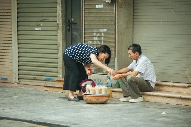 Người Hà Nội nhộn nhịp chuẩn bị tết Đoan Ngọ từ sáng sớm - Ảnh 10.