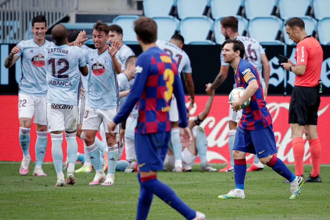 Song tấu Messi - Suarez phối hợp ghi bàn đậm chất phủi, Barcelona vẫn mất điểm trong cuộc đua vô địch bởi cú sút phạt 10 điểm - Ảnh 7.