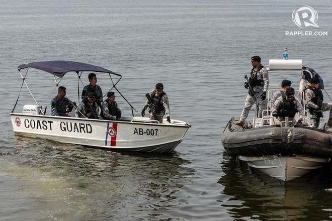 Tàu hàng đụng chìm tàu cá Philippines, 14 thuyền viên chưa rõ sống chết - Ảnh 1.