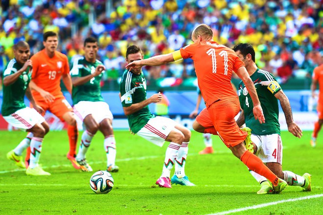 Ngày này năm xưa: Robben ăn vạ đưa Hà Lan vào tứ kết World Cup 2014 - Ảnh 1.