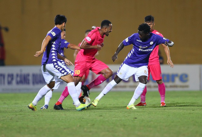 TRỰC TIẾP V.League: Hà Nội FC bế tắc trong ngày vắng Quang Hải, Nam Định vùi dập SLNA - Ảnh 1.