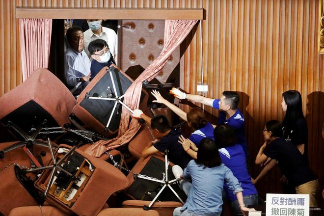 24h qua ảnh: Các cô gái giải nhiệt trong công viên nước mùa hè - Ảnh 9. 24h qua ảnh: Các cô gái giải nhiệt trong công viên nước mùa hè - Ảnh 9.