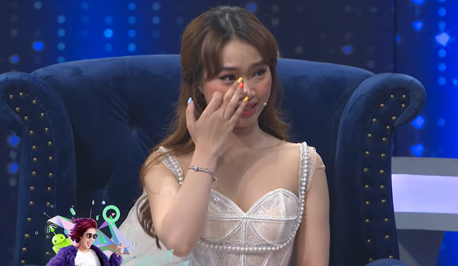 Văn Mai Hương bất ngờ trở lại gameshow, ôm chầm lấy học trò cũ Khánh Thi vì đồng cảm - Ảnh 4. Văn Mai Hương bất ngờ trở lại gameshow, ôm chầm lấy học trò cũ Khánh Thi vì đồng cảm - Ảnh 4.