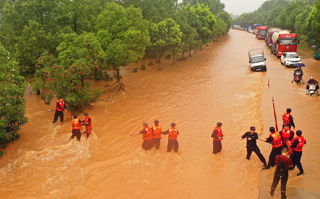 Trung Quốc: Vỡ 14 đê; lũ Trường Giang chảy ngược vào hồ nước ngọt lớn nhất - Đại hồng thủy xuất hiện! Trung Quốc: Vỡ 14 đê; lũ Trường Giang chảy ngược vào hồ nước ngọt lớn nhất - Đại hồng thủy xuất hiện!