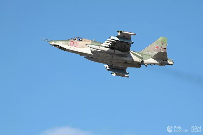 Anh hùng phi công Nga kể về lần Su-25 bị ‘vây hãm’ giữa vòng vây tên lửa - Ảnh 2.