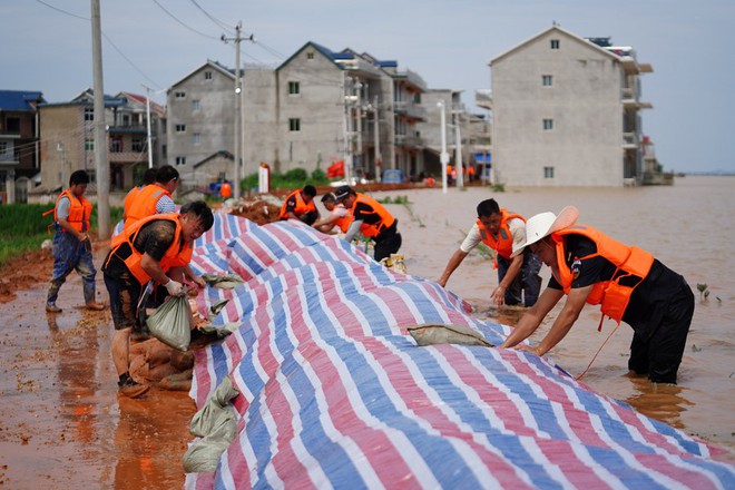 Trung Quốc lộ điểm yếu trong lũ lụt: Mưa lớn chỉ là bài kiểm tra nhẹ, ác mộng thật sự sắp bắt đầu - Ảnh 1.