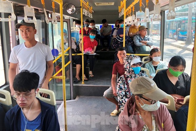 Cận cảnh tuyến xe buýt doanh nghiệp dọa dừng hoạt động ở Hà Nội - Ảnh 2.