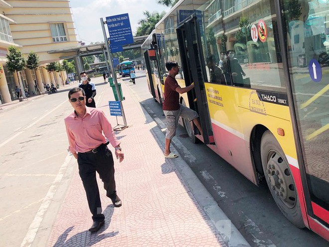 Cận cảnh tuyến xe buýt doanh nghiệp dọa dừng hoạt động ở Hà Nội - Ảnh 7.