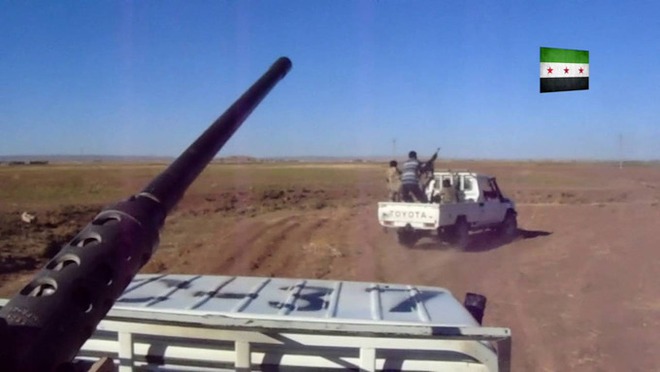 Lính Nga liên tiếp thương vong ở Syria, tiêm kích thẳng tay nã đòn thù - Máy bay lạ tan xác trên bầu trời tỉnh Hama - Ảnh 1.