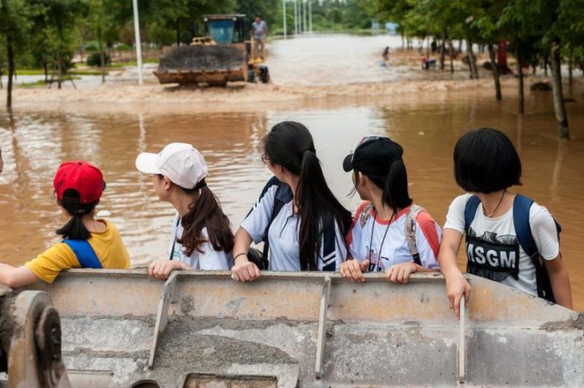 Lũ Trung Quốc: Mực nước 33 con sông chạm mốc kỉ lục, 141 người chết và mất tích - Ảnh 13.