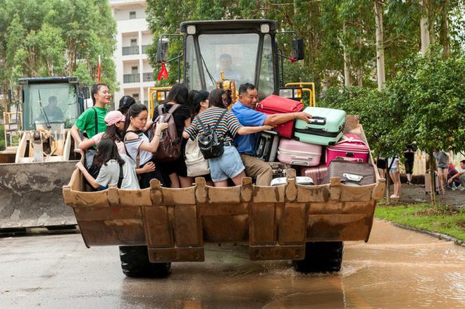 Lũ Trung Quốc: Mực nước 33 con sông chạm mốc kỉ lục, 141 người chết và mất tích - Ảnh 16.