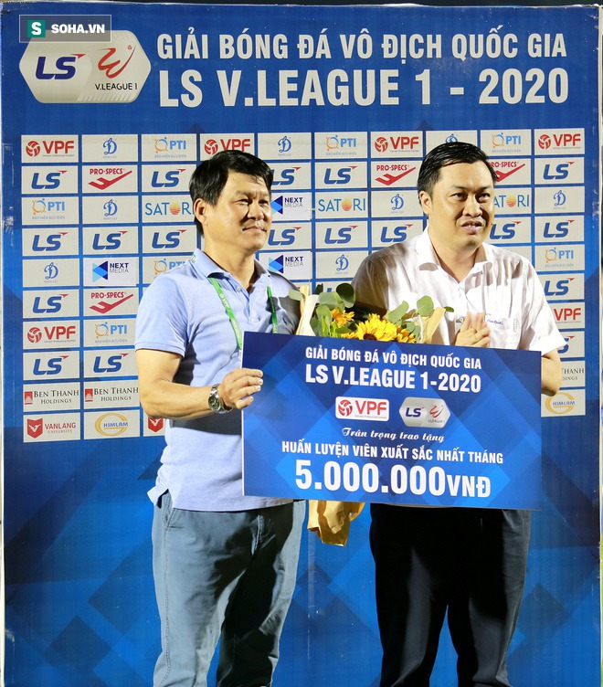 Thánh siêu phẩm lập cú đúp, CLB ngựa ô V.League xây chắc ngôi đầu với phong độ đáng nể - Ảnh 1.